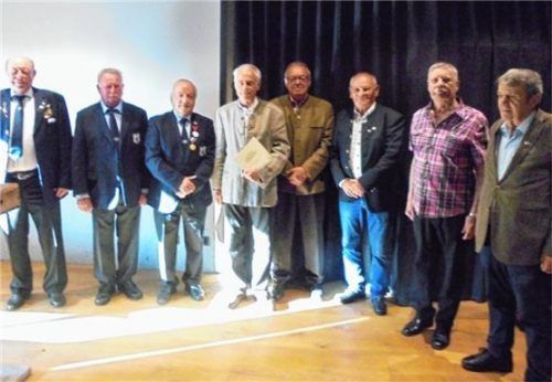 Bei der Versammlung: (von links) Adalbert Schömer, Werner Öggl (Zweiter Vorsitzender), Rudolf Hötzel (Vorsitzender), Anton Dauerer, Horst Zapf, Bodo Schönherr, Rudolf Köhler und Franz Hamberger.Foto re