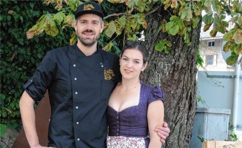 Das Ehepaar Regina und Andi Ellmeier sind die neuen Pächter des Wirtshauses. Sie setzen auf frische, regionale Erzeugnisse.Foto Reischl-Zehentbauer