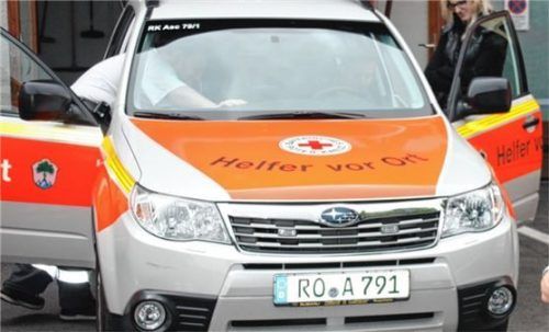 Das „Helfer vor Ort-Fahrzeug“ der Bereitschaft Aschau des Bayerischen Roten Kreuzes bei seiner Inbetriebnahme vor zehn Jahren. Nun brauchen die Helfer ein neues Dienstauto. Foto Rehberg