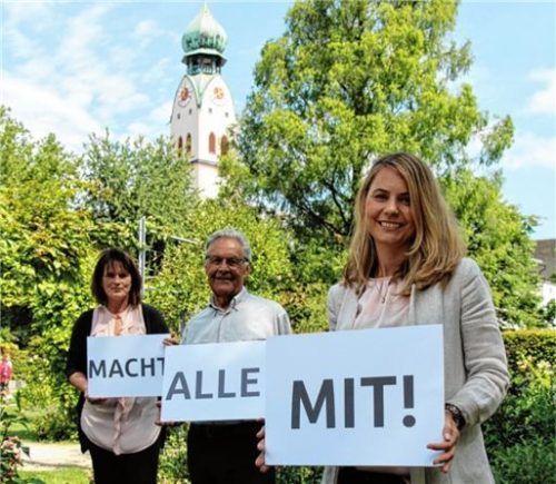 Das Team der Sparkassenstiftungen Zukunft ruft zur Teilnahme an der Jubiläumsaktion auf: (von links) Doris Räder, Geschäftsführer der Sparkassenstiftung Zukunft für die Stadt Rosenheim Josef Steidl und geschäftsführende Vorsitzende Alexa Hubert.Foto Falk