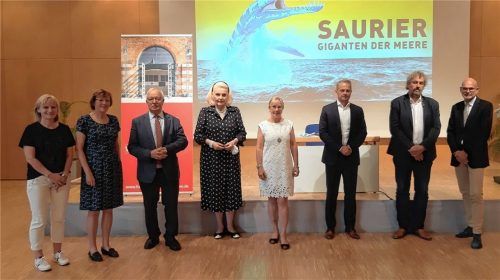 Das Vorstandsteam des Freundeskreises Lokschuppen: (von links) Beirätin Anna Rutz, Beirätin Gabriele Leicht, Kassenprüfer Anton Heindl, Vorsitzende Gabriele Bauer, ihre Stellvertreterin Ursula Böge-Klarner, Schatzmeister Karl Göpfert, Beirat Robert Multrus und Schriftführer Thomas Möller.Foto re