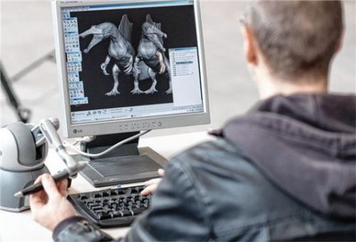 Davide Bonadonna modelliert die Saurier zuerst am Computer. Fotos VKR/Jacob