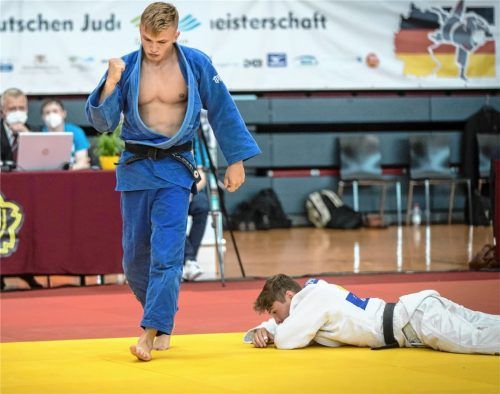 Der Bad Aiblinger Patrick Weisser ballt die Freudenfaust nach dem Sieg. Foto Thomas Wetzel/Sportfoto24