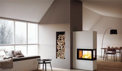 Der Davos P bietet eine gute Sicht auf die Flammen und verfügt bei allen Scheiben über eine isolierende Doppelverglasung. Diese Technologie ermöglicht optimales Abbrennen, eine einfache Handhabung und sie hält das Glas länger sauber. Davos P eignet sich besonders als Raumteiler. Foto nordpeis