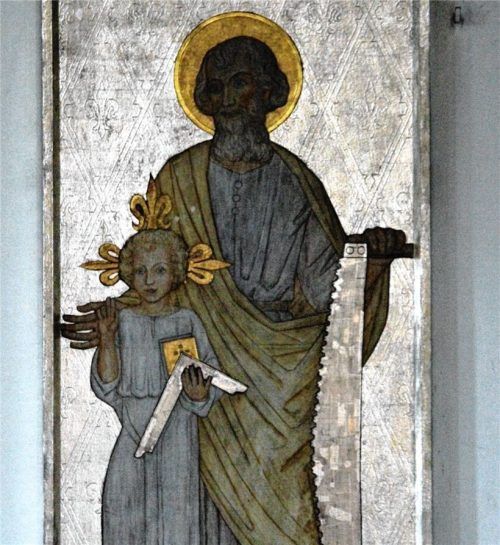 Der Münchner Heinrich Salomoun schuf 1937 das Seitenaltarbild in der Fürstätter Rosenkranzkirche mit dem Motiv „Heiliger Josef als Zimmermann mit dem Jesusknaben“. Foto Frick