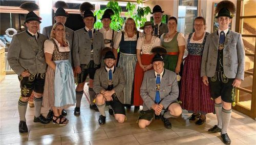 Der neue Vorstand, der jetzt die Geschicke des Trachtenvereins Grenzlandler Kiefersfelden lenkt.Foto re