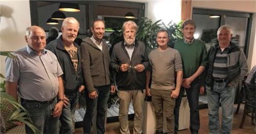 Der neue Vorstand der Vogtareuther Jagdgenossen: (von links) Revisor Johann Wagner, Beisitzer Georg Hofstetter, Vorsitzender Hans Bader, stellvertretender Vorsitzender Dr. Christian Sievi, Kassenwart Stefan Lechner, Beisitzer Martin Grünhofer und Revisor Michael Rinser. Foto re