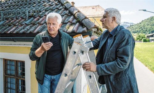Die Ermittler Ivo Batic und Franz Leitmayr alias Miroslav Nemec (links) und Udo Wachtveitl waren für Tatort-Dreharbeiten im Kloster Reisach. Foto Re