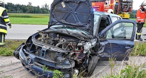 Die Sachschäden, die beim Unfall entstanden sind, werden auf mehrere tausend Euro geschätzt.Foto Merk