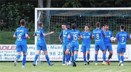 Die Schweppermänner konnten am Dienstag gegen Grünwald gleich fünf Treffer bejubeln. Foto  Michael Buchholz