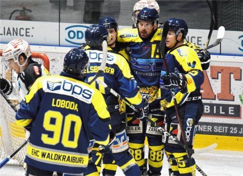 Die Waldkraiburger Eishockeyspieler möchten am Wochenende vor heimischer Kulisse jubeln.Foto Paolo Del Grosso
