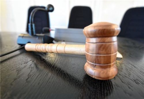 Drei junge Männer mussten sich vor dem Landgericht in Traunstein verantworten. Foto dpa