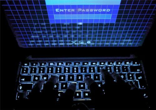 Einbruch durch die Hintertür: Angebliche Microsoft-Mitarbeiter rufen Rosenheimer Nummern an und versuchen, ihre Gesprächspartner dazu zu bringen, Schadsoftware auf ihre Rechner zu spielen. Foto dpa