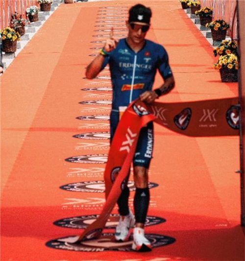Frederic Funk musste bei der Challenge-WM in Samorin alles geben. Am Ende wurde der junge Profi-Triathlet aus Unterwössen Dritter. Foto PushingLimits