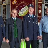 Schlüsselübergabe für das neue Feuerwehrhaus Pullach