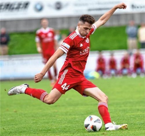 Für Leo Benz und den TSV 1860 Rosenheim hagelte es im August jede Menge Gegentreffer.Foto Hans-Jürgen Ziegler