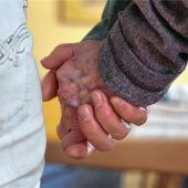 Angehörige an die Hand nehmen