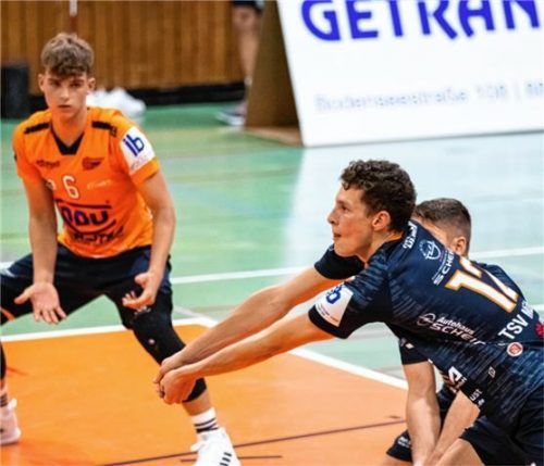 Hat einen Einstand nach Maß hingelegt: Laurenz Welsch (rechts, mit Libero Kilian Nennhuber, links im Bild) war gegen Mimmenhausen mit 15 Punkten Topscorer. Foto Fabian Bartsch