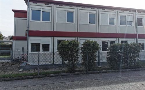 In Brannenburg machen Gerüchte die Runde: Soll in den Containerunterkünften in der Steinbeisstraße ein Quarantäne-Center für Bürger entstehen? Foto re