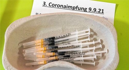 Kam die dritte Corona-Impfung zu spät? Noch im August setzten Stadt und Landkreis Rosenheim sowie das Staatliche Gesundheitsamt vornehmlich darauf, die allgemeine Impfquote zu erhöhen. Foto dpa