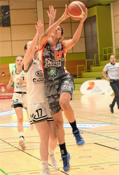 Mikayla Williams (rechts) bestreitet ihr erstes Spiel in der Wasserburger Badria-Halle.Foto Gabi Hörndl