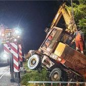 Jugendliche versenken gestohlenen Bagger in Bach