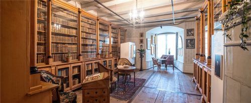 Nach mehr als zweieinhalb Jahren Renovierung öffnet das Schloss von La Sarraz wieder mit einem neuen Rundgang und komplett überarbeiteter Museografie. Foto vincent Hofer/mayswitzerland.com