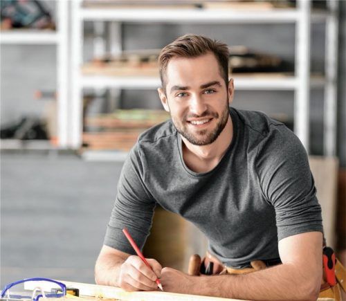 Um Ärger von vornherein zu vermeiden, sollten die anliegenden Handwerksarbeiten klar und detailliert formuliert werden. Foto Adobestock