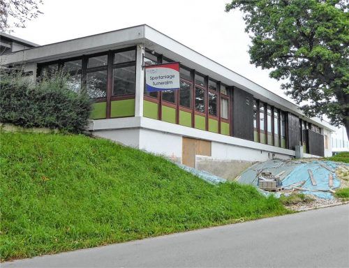 Unruhe unterm Gebälk: Seit den Neuwahlen beim SV-DJK Ende Juli gibt es Auseinandersetzungen. Der Hauptausschuss des Vereins hat einem Antrag auf eine „Außerordentliche Versammlung“ samt Neuwahlen mehrheitlich zugestimmt. Der Termin ist für 1. Oktober angesetzt. Fotos Riediger/Neuwirth