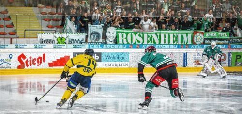 Vor vielen Rosenheimer Fans bestritten die Starbulls ihr erstes Testspiel in Zell am See.Foto Johannes Radlwimmer