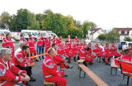 Vorträge, Gespräche und Neuerungen gab es bei dem Treffen der Wasserwacht. Foto BRK
