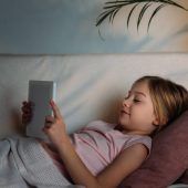 Abendliche Nutzung von Smartphone schadet dem Kinderschlaf