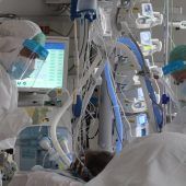 Die Ampel steht auf Dunkelrot