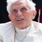 Emeritierter Papst hofft bald aufs Jenseits