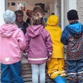 „Kleine Strolche“  spenden Lebensmittel