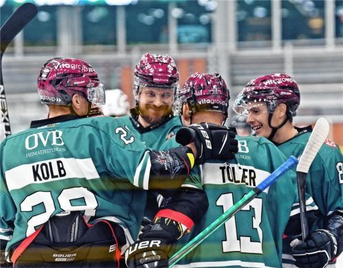 Am vergangenen Wochenende konnten die Starbulls – von links Dominik Kolb, Tobias Draxinger, Steffen Tölzer und Kevin Slezak – zwei Siege feiern.Foto Hans-Jürgen Ziegler