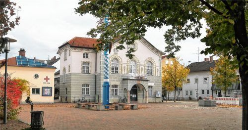 Nach jetzigem Stand findet der Christkindlmarkt vor der Musikschule in Kolbermoor statt. Fotos Hadersbeck/Riediger