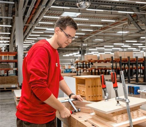 Auszubildende bei Schörghuber profitieren nicht nur von vielfältigen Schulungs- und Weiterbildungsangeboten. Sie lernen von Beginn an, selbstständig und teamorientiert zu arbeiten und Verantwortung zu übernehmen.Foto  re