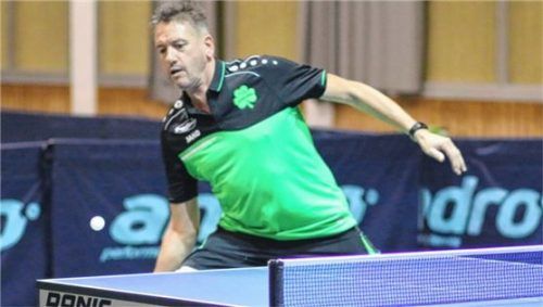 Bad Aiblings Kapitän Hans Wiesböck erlebte mit seinem Team diesmal ein 1:9-Debakel. Foto Gerhard Erlich