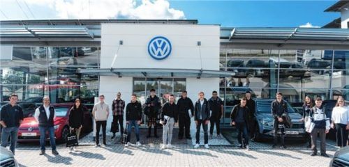 BaderMainzl GmbH & Co. KG: Am 1. September 2021 starteten 13 Auszubildende ihre Berufsausbildung im Autohaus BaderMainzl an den Standorten in Feldkirchen-Westerham, Bruckmühl-Heufeld und Rosenheim. Wir wünschen den neuen Auszubildenden viel Erfolg, Spaß und alles Gute für die gesamte Ausbildungszeit.