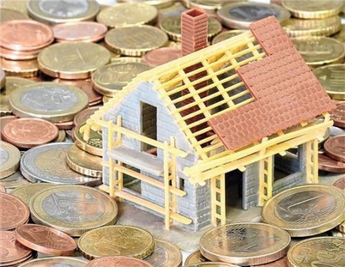 Beim Sanieren der eigenen vier Wände kann man mit Fördermöglichkeiten eine Menge Geld sparen oder sogar direkt erhalten.Foto Panthermedia/Colour