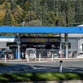 Billiger Sprit zapfen auf Tiroler Seite