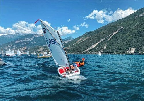 Der Chiemsee Yachtclub freut sich, die internationale deutsche Jugendmeisterschaft im Segeln ausrichten zu dürfen.