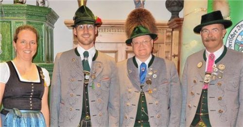 Der neue Gauvorstand: (von links) Schriftführerin Bettina Hanfstingl, Kassier Hans Gschwendtner, stellvertretender Vorsitzender Markus Kronberger und Vorsitzender Pankraz Perfler.Foto  re