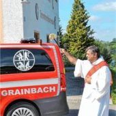 Neuen Bus der Feuerwehr geweiht