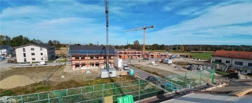 Die Bauherren der letzten Vergaberunde sind schon fleißig am Werk. Über den Winter kommen sechs neue Häuslebauer in Mühlstätt Süd hinzu. Foto Adam