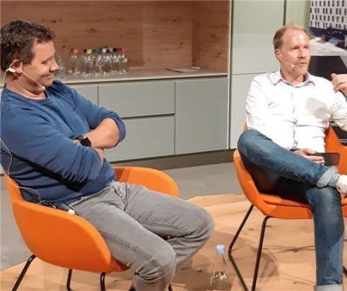 Die beiden Geschäftsführer Josef und Stefan Willkommer (rechts) berichteten in einem „Entrepreneur Talk“ über Meilensteine der Unternehmensentwicklung.Foto re
