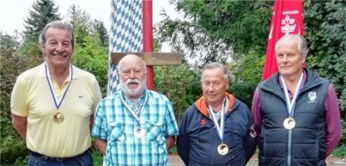 Die Dorfmeister: (von links) Abteilungsleiter Bernd Schulz, Sandor Varga, Otto Pilgram und Karl Ludwig.Foto RE