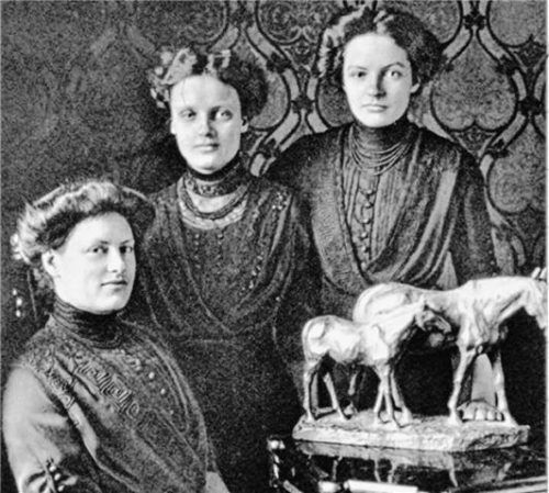 Die drei Wittelsbacher Prinzessinnen: Helmtrud, Gundelinde und Wiltrud von Bayern sind die Töchter von König Ludwig III. und Königin Maria Theresia.