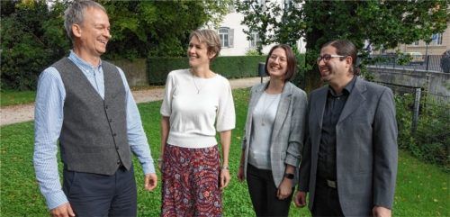 Die neue Schulleitung: (von links) Christian Coenen (stellvertretender Schulleiter der Berufsfachschule für kaufmännische Assistenten), Sarah Töpler (Schulleiterin der Berufsfachschule für kaufmännische Assistenten), Katharina Westmeier (Schulleiterin) und Dr. Sebastian Sienknecht (stellvertretender Schulleiter).Foto Füchtner